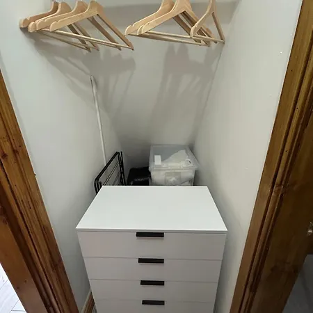 Brand New 1 Bed Free Parking Sleeps 4 Near Centre First Direct Arena St Hospital *
