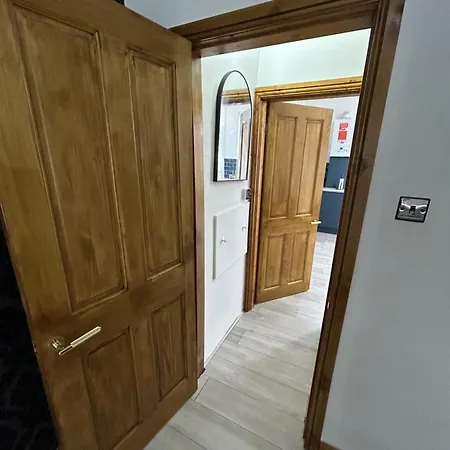 Apartment Brand New 1 Bed Free Parking Sleeps 4 Near Centre First Direct Arena St Hospital Leeds (West Yorkshire)